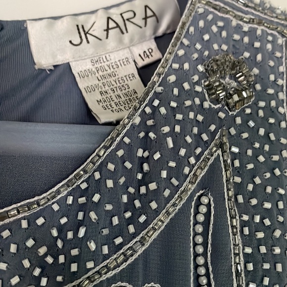 J Kara Sleeveless Scallop Long Beaded Dress with Scarf - Picture 3 of 5